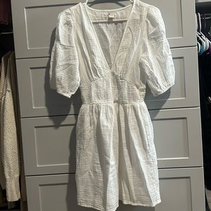 Brand new never worn white soft billabong short sleeve dress size 10